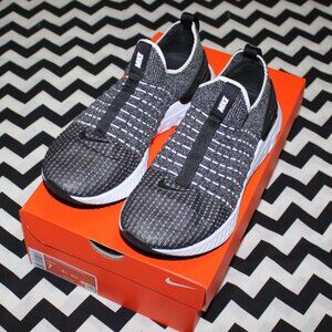 Nike React Phantom Run Flyknit 2 --- Men's Size 7 (Women's 8.5)